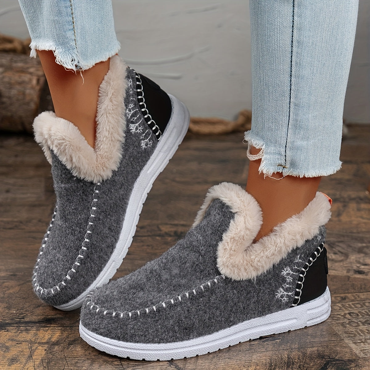 Women's Slip-On Winter Boots Cold Weather Plush-Lined Black Durable Traction