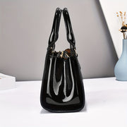 Модная женская сумка из черной кожи с тиснением под крокодила, с регулируемым ремнем, застежкой на молнии и ручкой на запястье. Легкая и универсальная для повседневного использования, может носиться как через плечо, так и на плече.