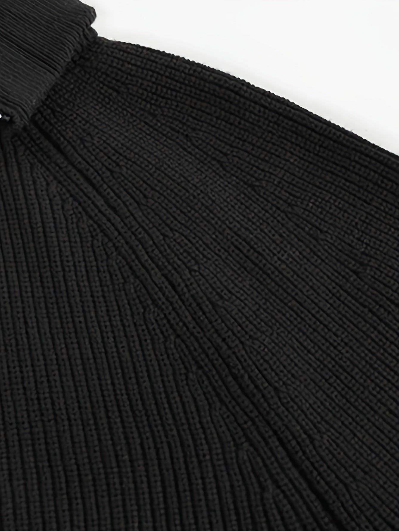 Erkaklar uchun uzun yengli, yarim fermuarlı va yaka bilan qish va kuz uchun trikotaj sviter.