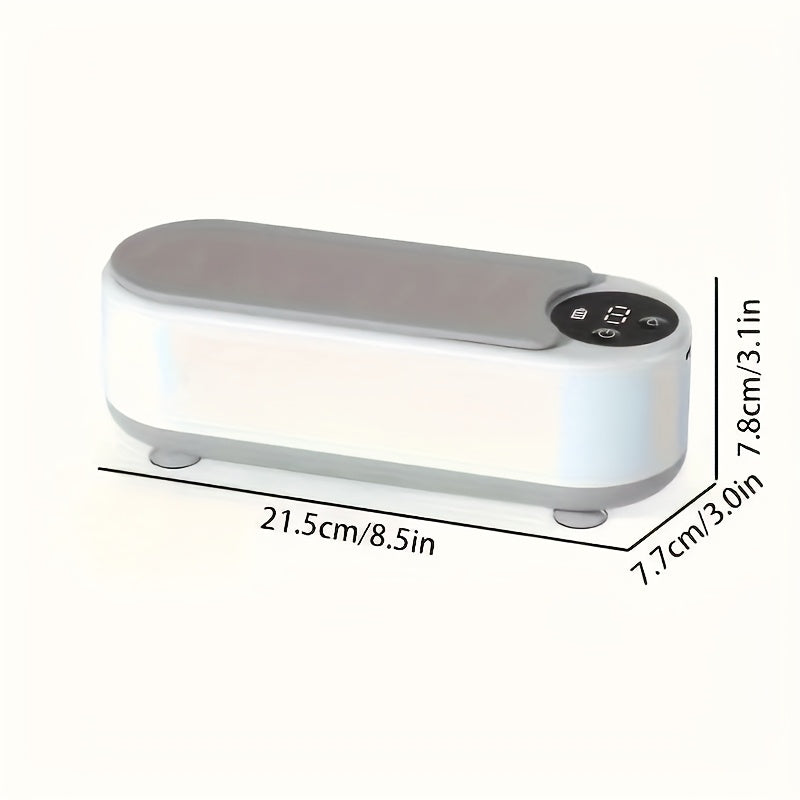 Kechasi yalangoch yosh onaning yoniga yotdim va uni sikdim.