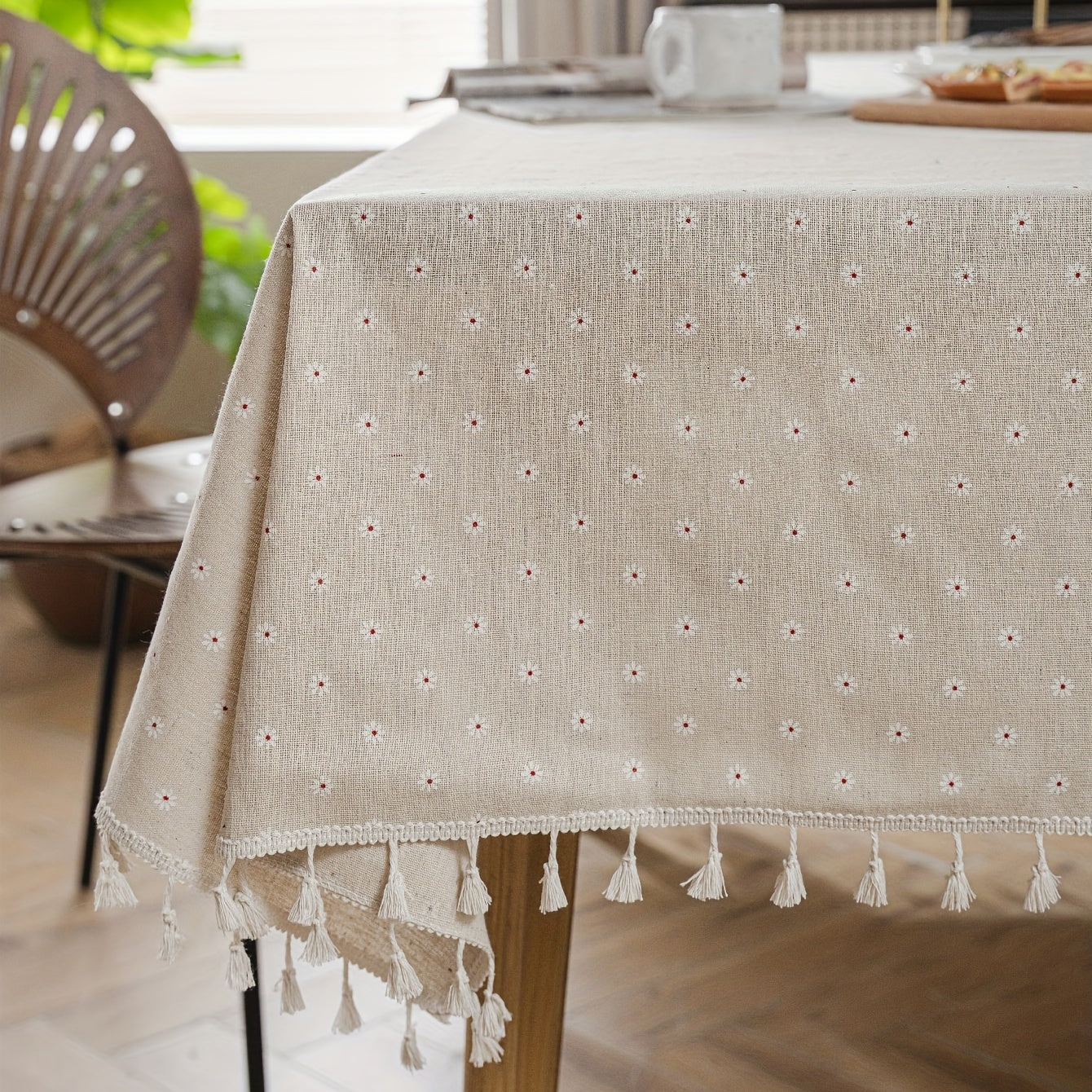 White Chrysanthemum and Beige Linen Print Farmhouse Floral Tablecloth Rectangular Polyester for Kitchen Dining
