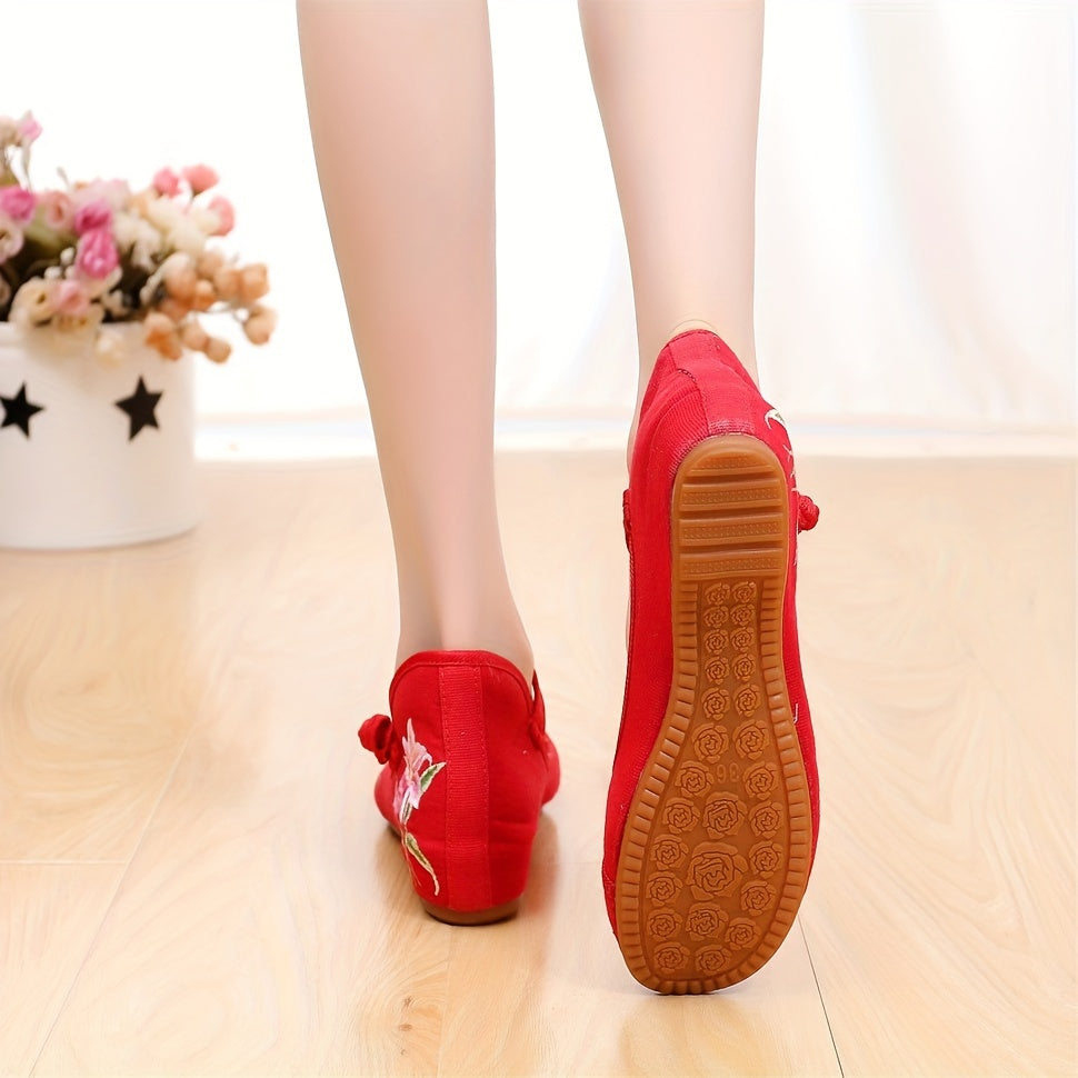 Women's Chinese Style Retro Embroidered Hanfu Shoes with Floral Cloth for Casual and Dance