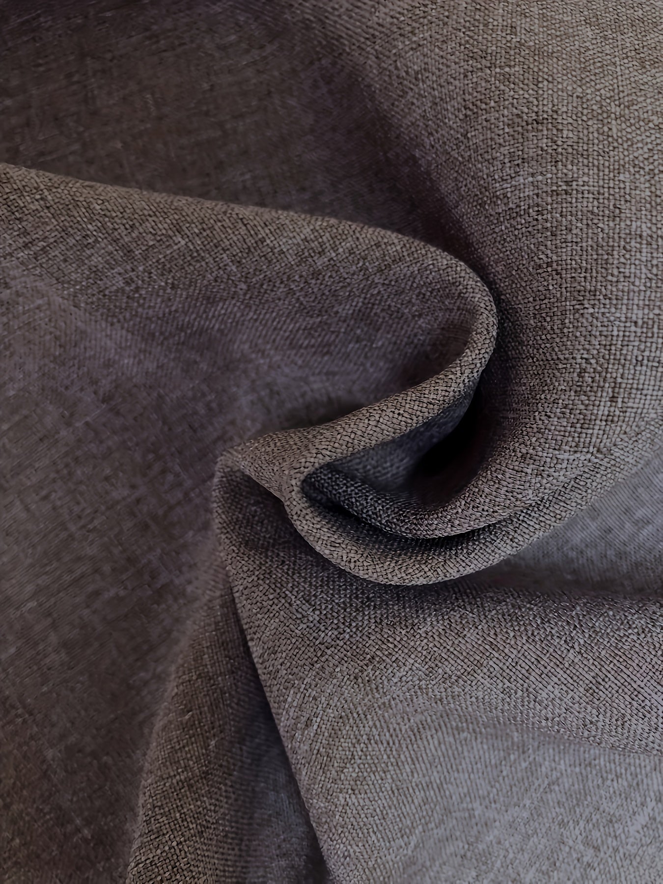 Yozgi ochiq havoda faoliyatlar uchun mukammal, bir rangli erkaklar qisqa yengli turli ko'ylak.