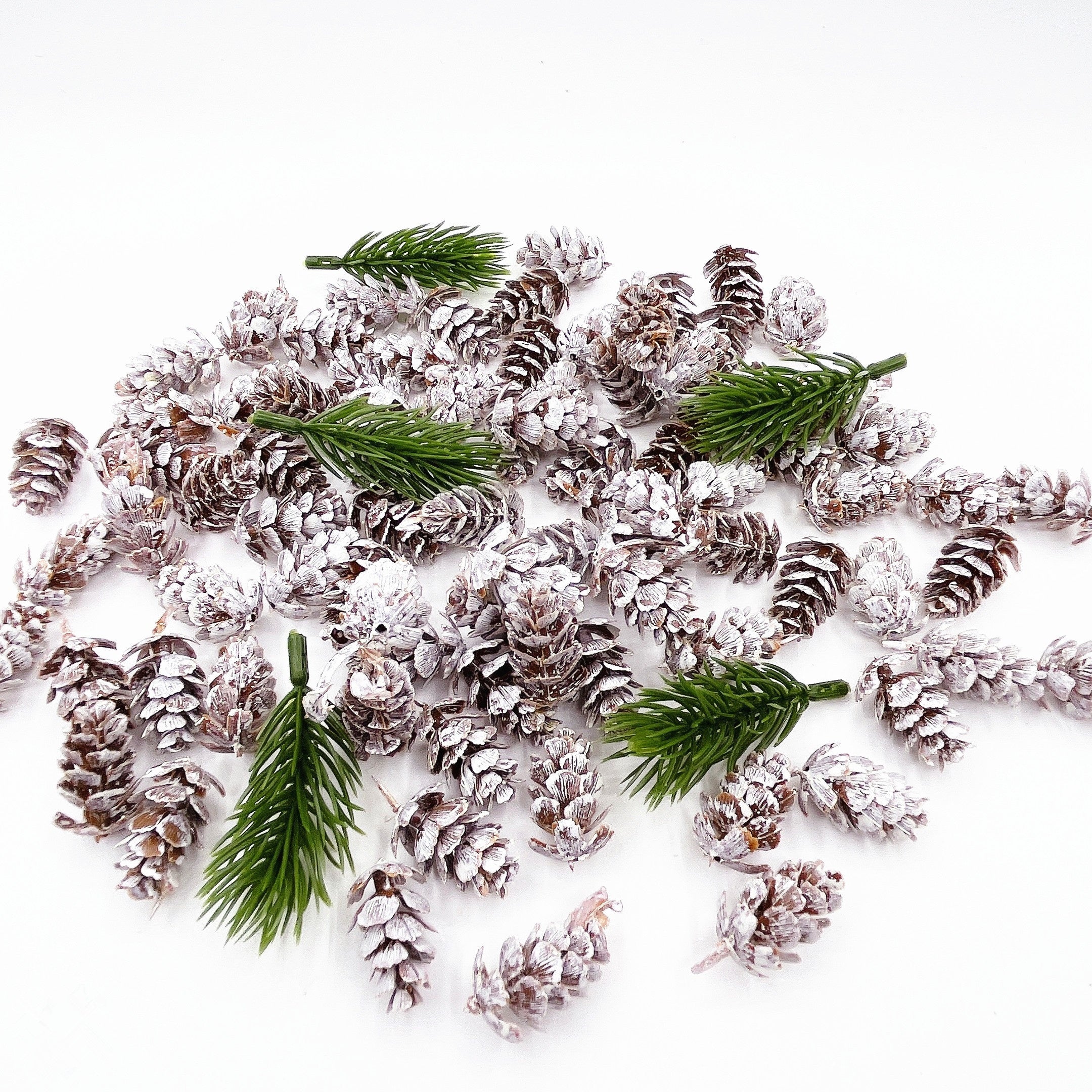 Sun'iy qor, Yalpi konuslar, Rojdestvo bezaklari uchun 30/50 dona plastik qish bezaklari