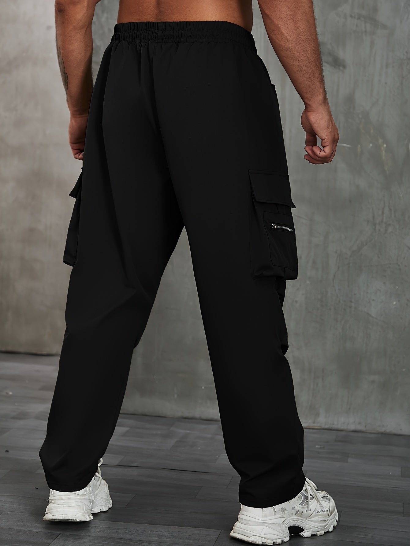 Erkaklar uchun plussiz o'lchamdagi yuk shimlari 100% cho'zilmaydigan polyesterdan tayyorlangan, fermuarlı cho'ntaklar, tortish ipi va odatdagi kesim bilan, barcha mavsumlar uchun mos keladi.