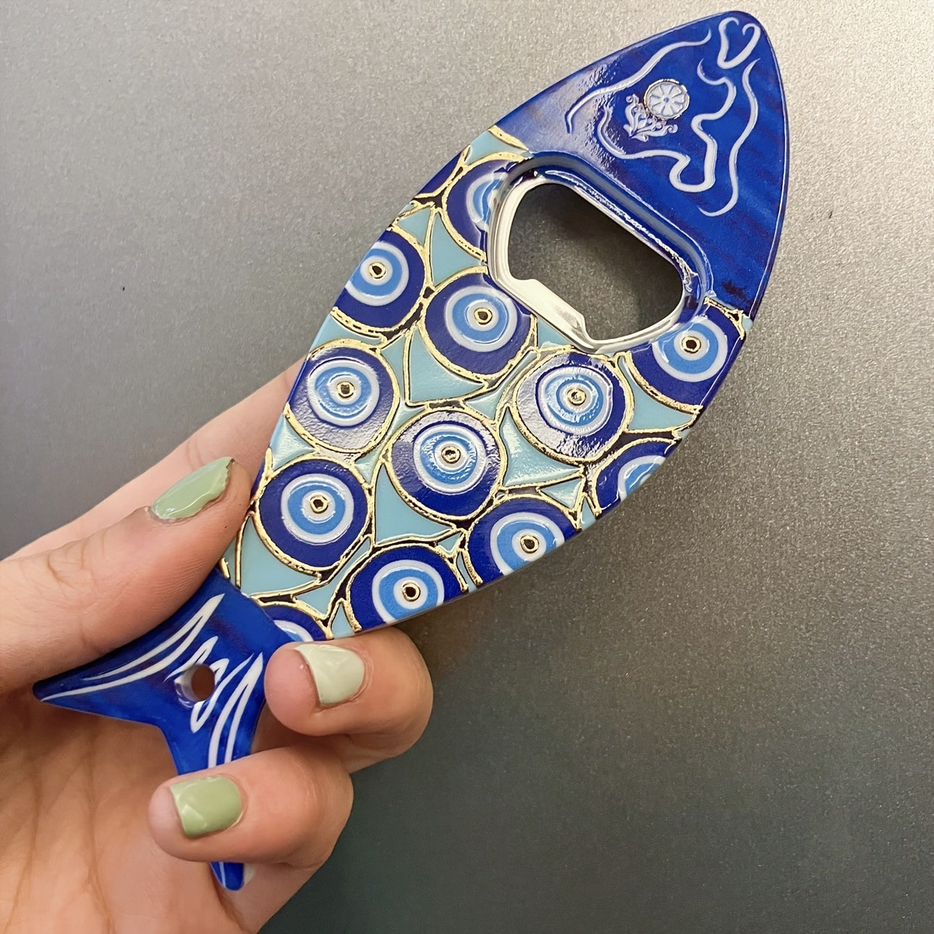 Открывалка для бутылок в форме рыбы с магнитом для украшения холодильника, не требует питания.