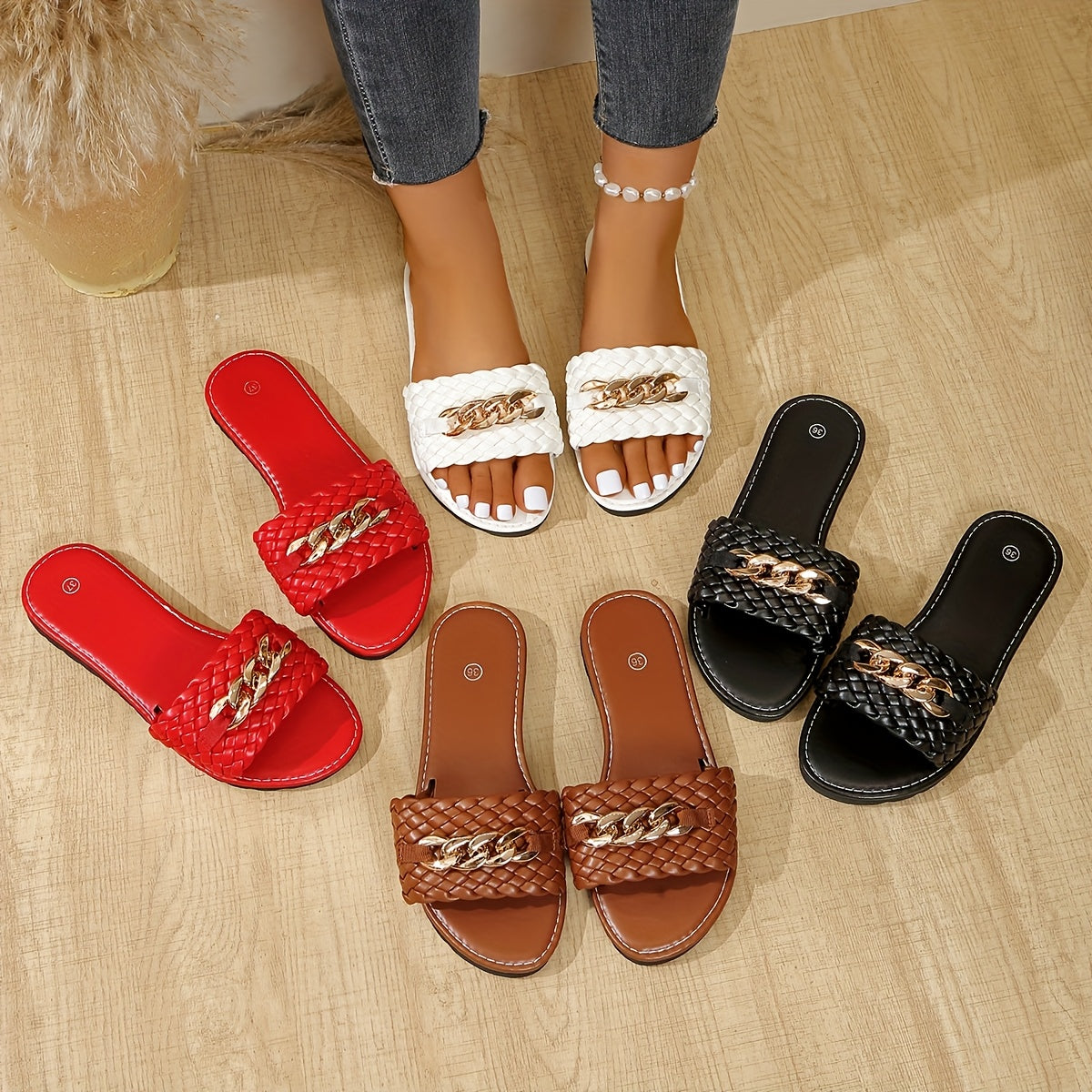 Ayollar uchun qora toʻqilgan yalpi ochiq barmoqli qulaylikli oddiy sandallar