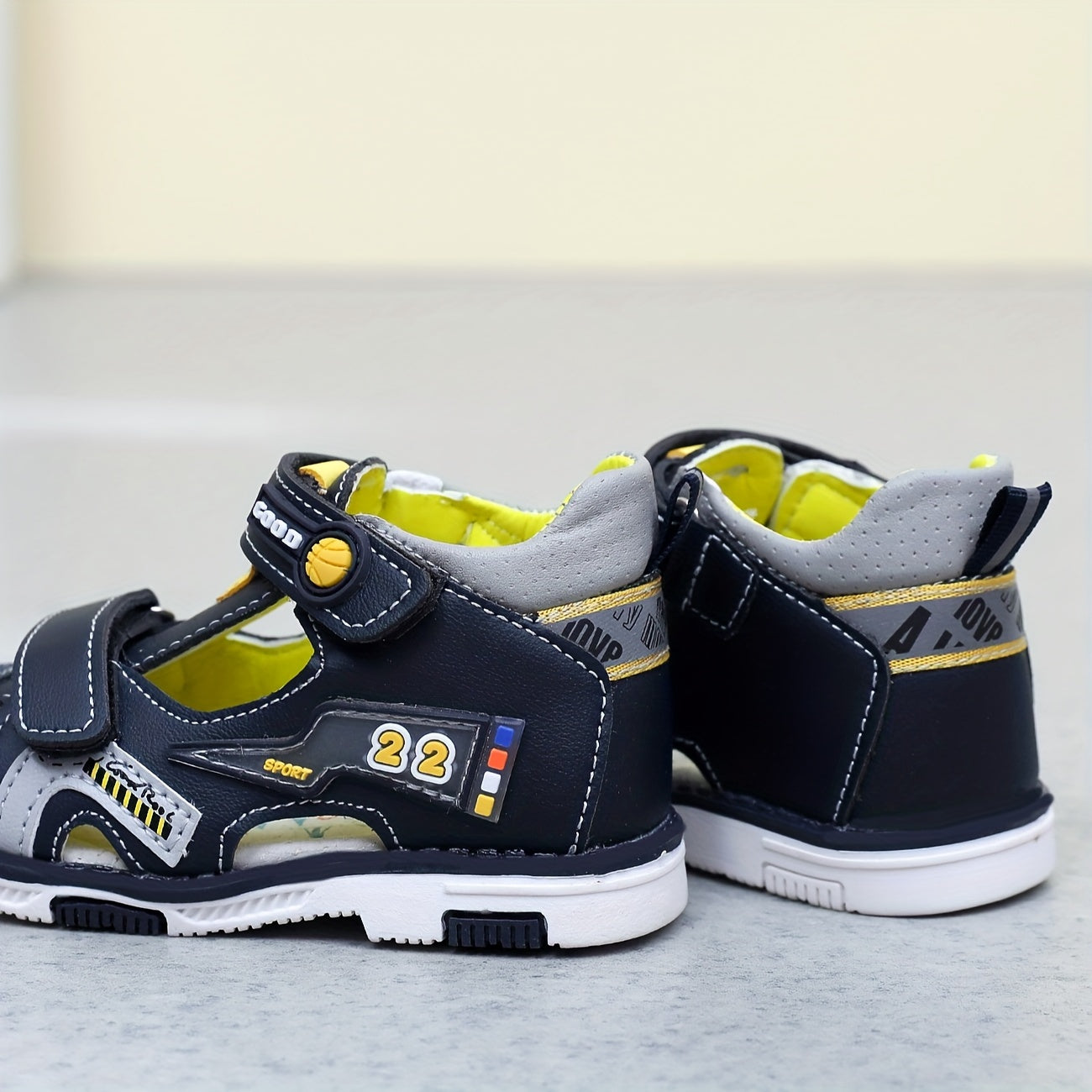 Boys White Sandals Breathable PU Upper TPR Sole Hook-and-Loop Closure Casual Spring Summer Fall