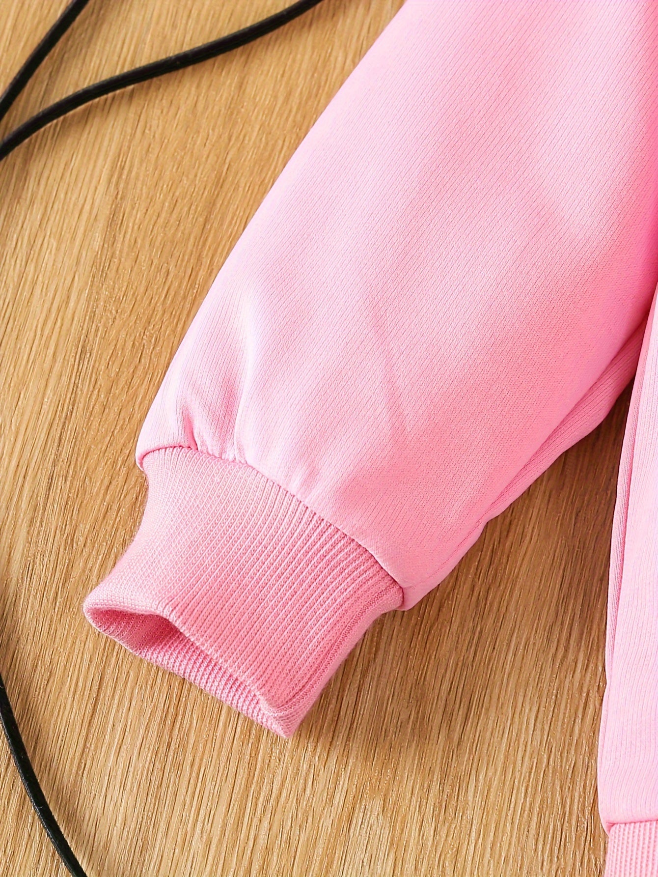 Qizlar uchun tasodifiy uslubdagi sviter, harf bosma va denim bell-bottom fringe shimlar to'plami bahor va kuz uchun