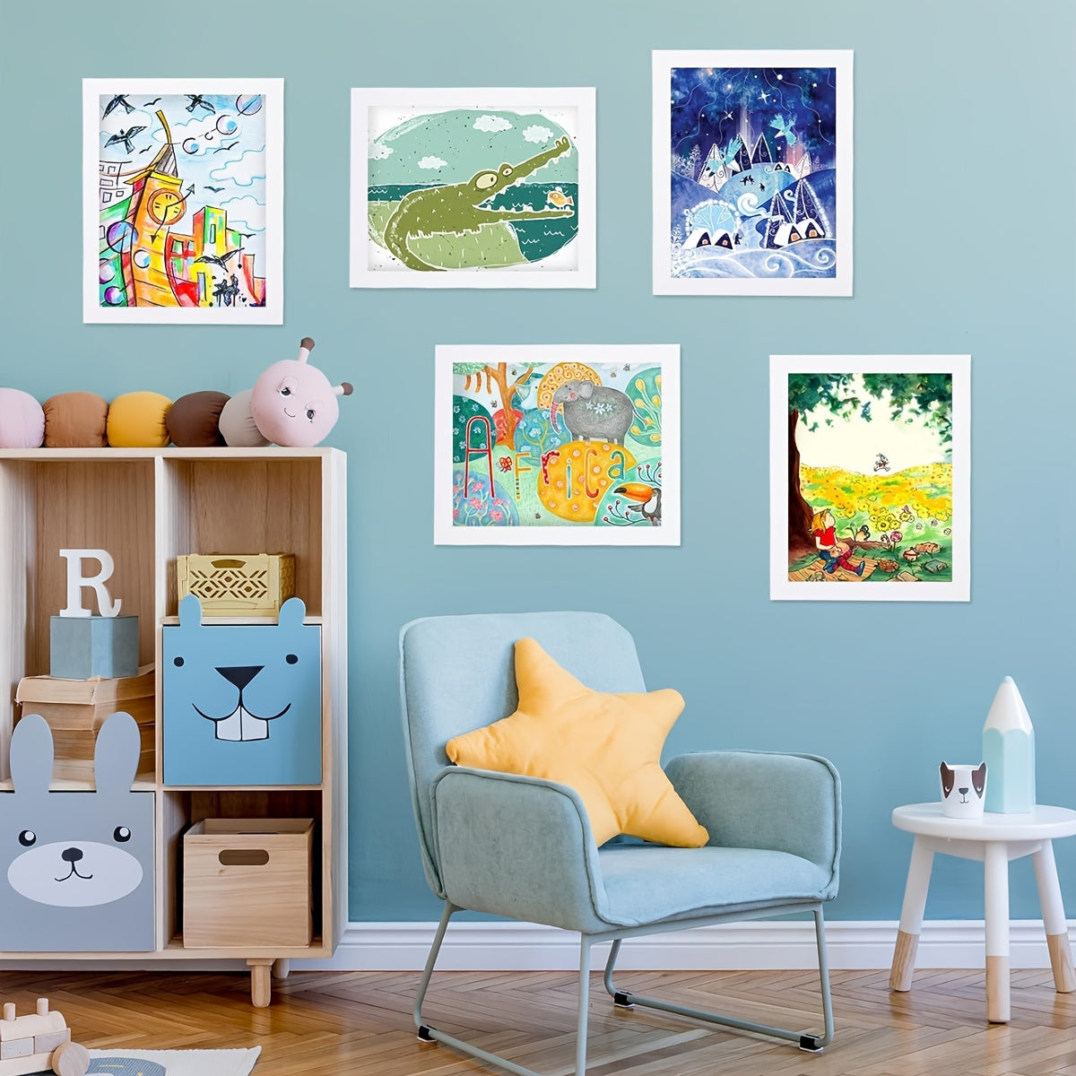 Две деревянные настенные рамки с прозрачным стеклом и магнитным замком для отображения произведений искусства, рисунков, наград и сертификатов в классическом стиле.