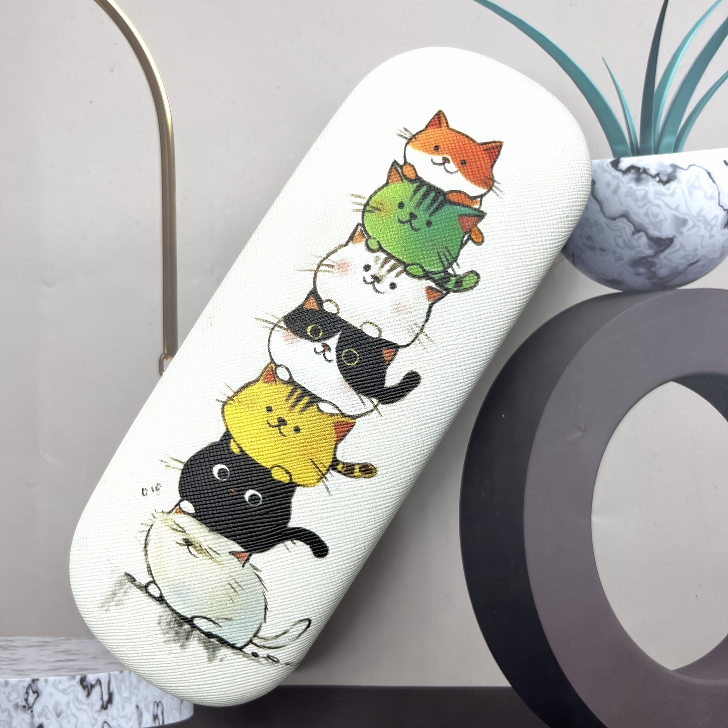 Retina ko'zoynaklar uchun temir ramkali va aylana shaklidagi mushukcha motivli mushuk ilhomlantirgan ko'zoynak qutisi