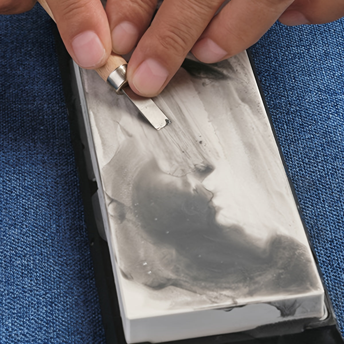 White Corundum Knife Sharpener for Kitchen and Woodworking Tools Non-Slip Base