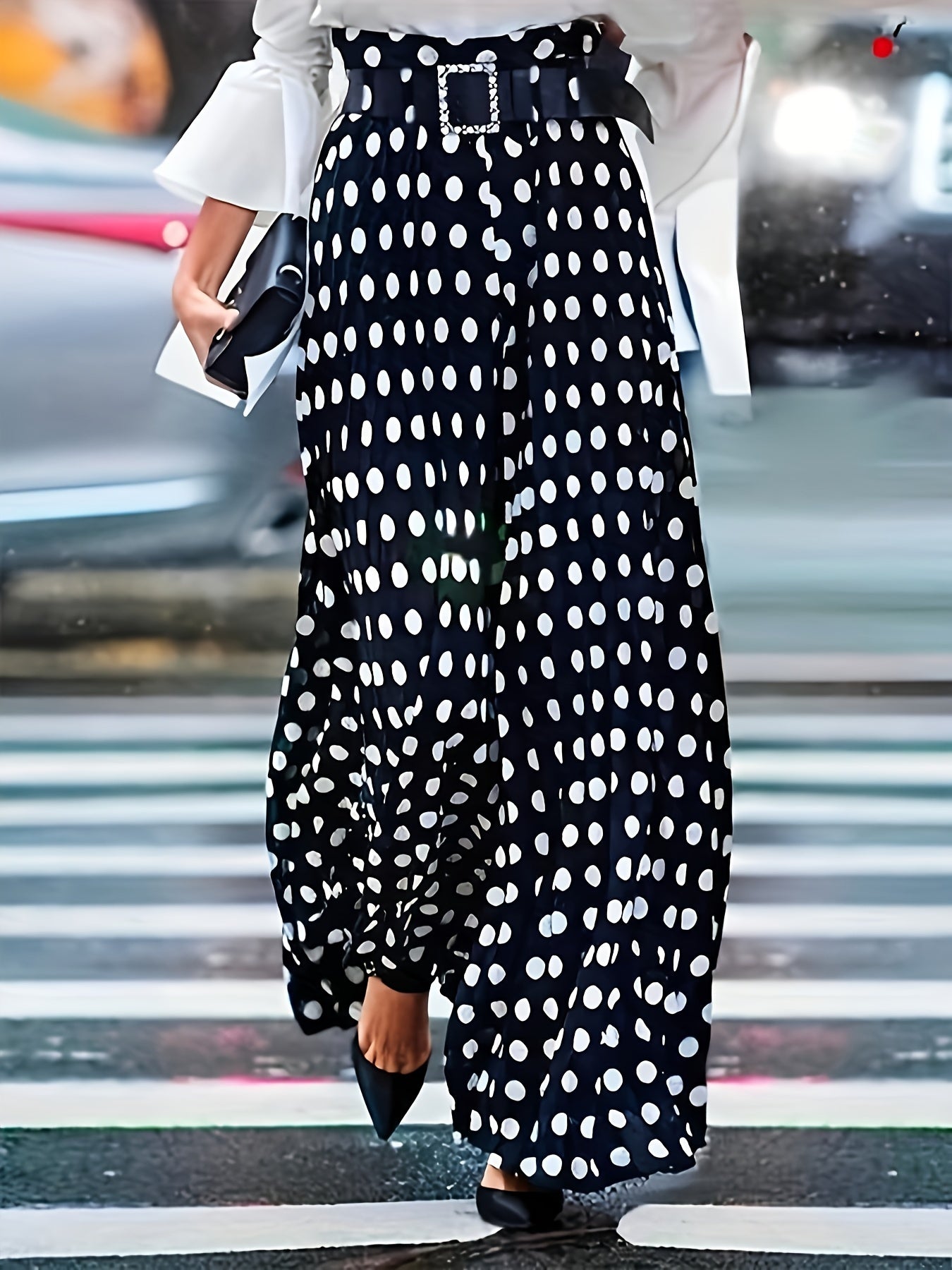 Ayollar uchun zamonaviy nuqta keng oyoq shimlar, cho'zilmaydigan polyesterdan tayyorlangan, kamar tafsiloti bilan, mashinada yuvish mumkin.