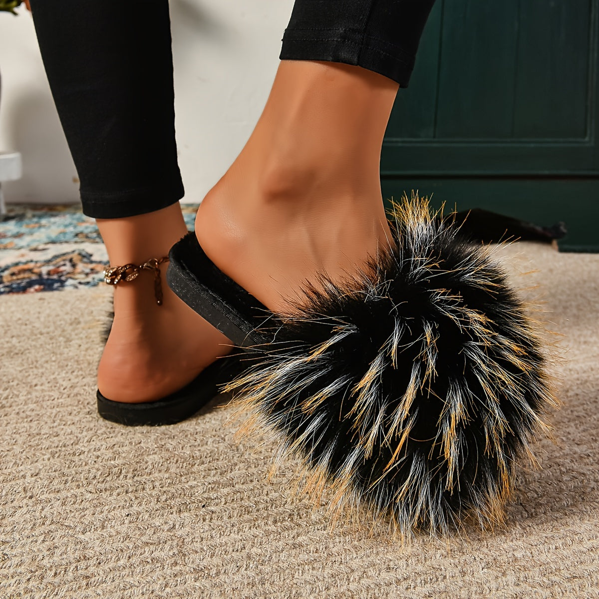 Ayollar uchun mo'ljallangan mo'rt faux junli slaydlar ichki choyshablar, sirpanmaydigan TPR, yozgi