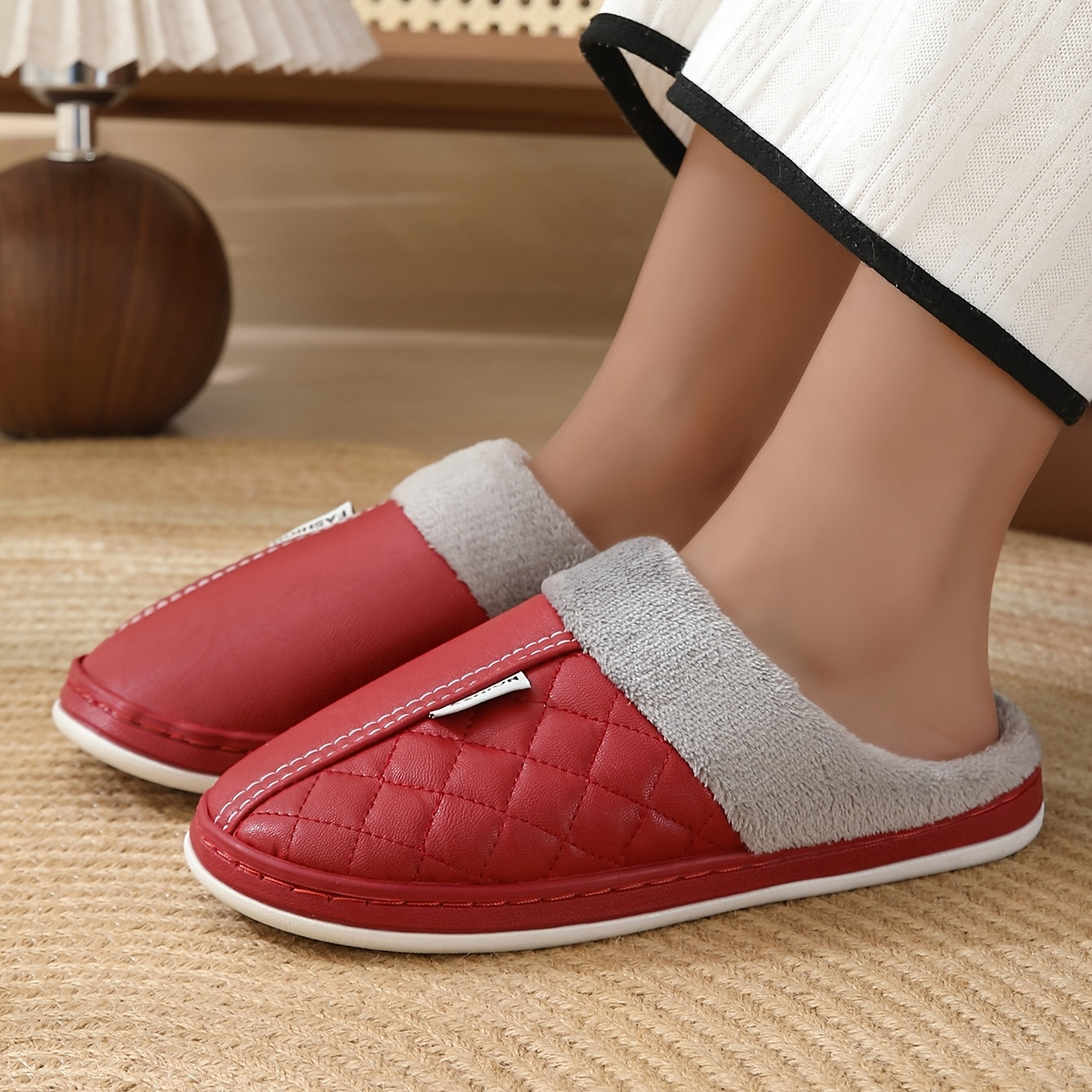 Women and Men Cozy Faux Slippers Non-Slip Indoor Outdoor Warm Casual