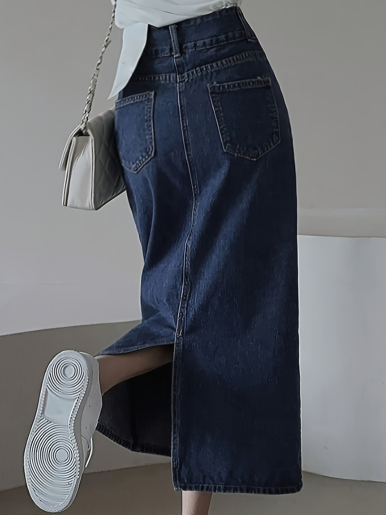 Women's Dark Wash Maxi Denim Skirt with Retro Style and Split Back Hem