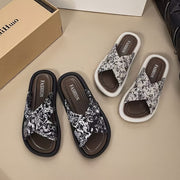 Ayollar uchun gullar bilan bosilgan slip-on sandallar qora va oq, barcha mavsumlar uchun EVA