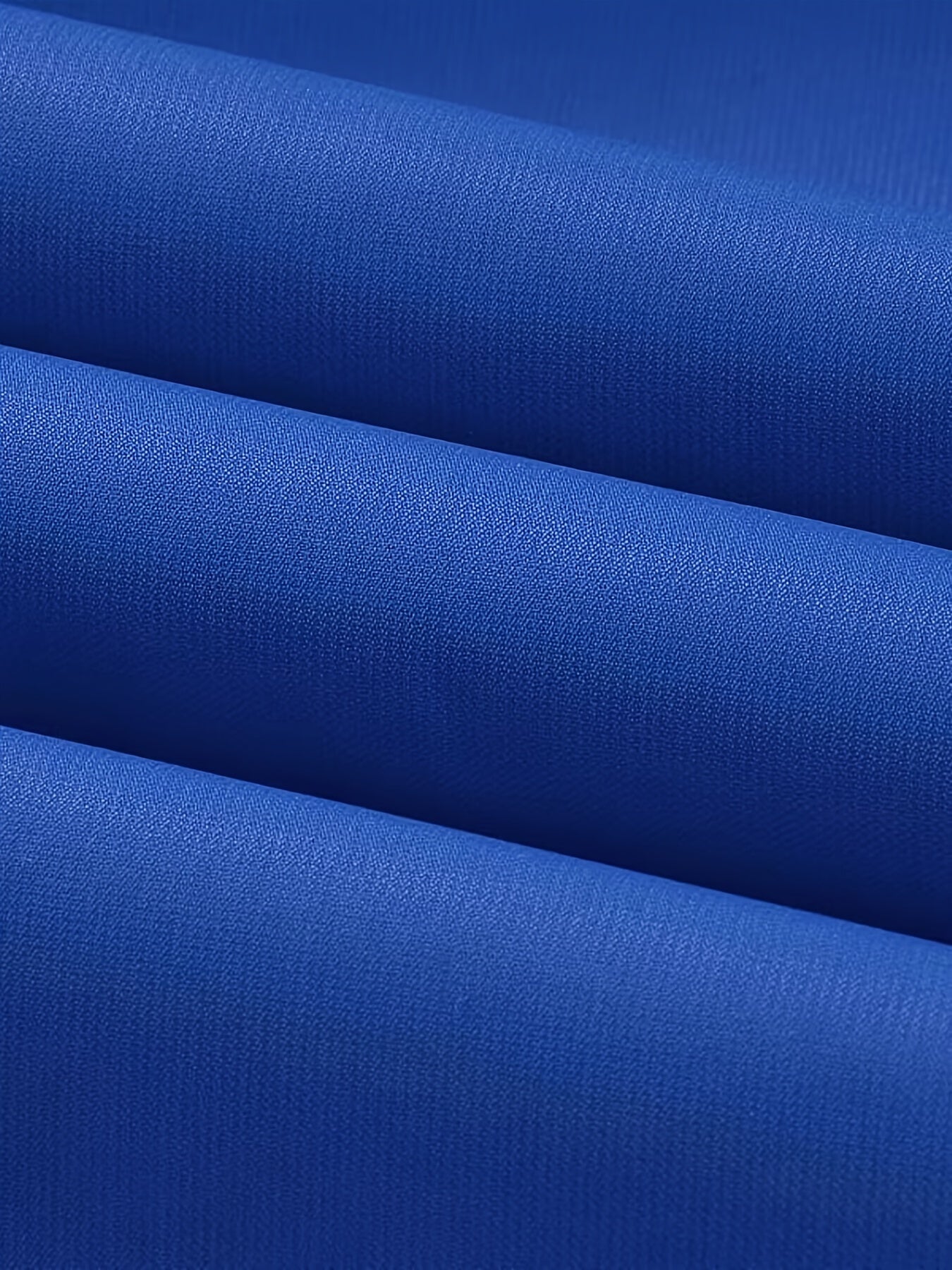 Erkaklar uchun izolyatsiyalangan qishki shamol o'tkazmaydigan kurtka - Fleece bilan qoplangan, suv o'tkazmaydigan va shamol o'tkazmaydigan, kapüşonli, zipli cho'ntaklar bilan, qora va kulrang, sovuq ob-havo uchun tasodifiy uslub.