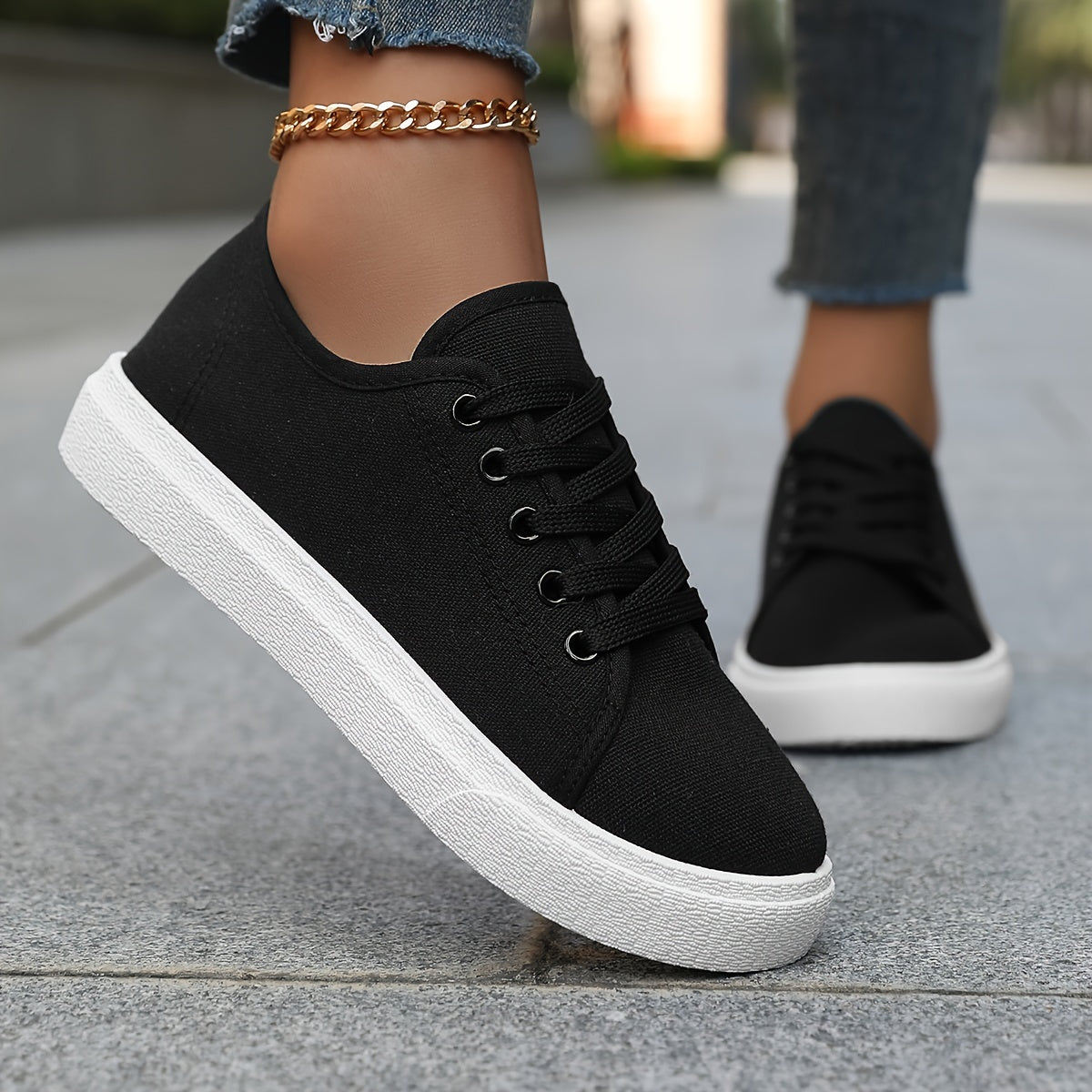 Solid Color Breathable Fabric Low Top Lace-Up Sneakers for All Seasons