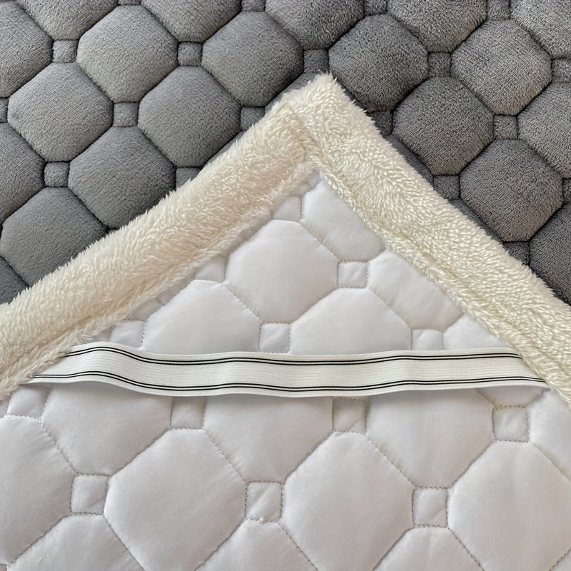 1 dona sutli velur matras, 4 burchakda elastik tasmalari bilan, yumshoq va mashinada yuvish mumkin. Yotoqxona, divan yoki mehmon xona uchun mos.