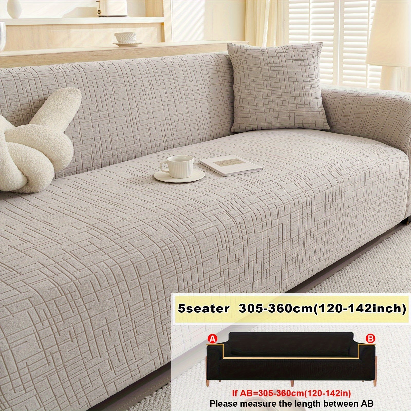 Эластичный чехол для дивана из полар-флиса. Дизайн с T-образной подушкой, можно стирать в машине. Чехол для дивана подходит для кресел и секционных диванов на 4 места. Однотонный стиль, без печати.