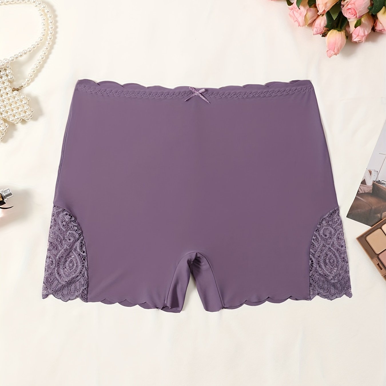 Бойшорт с кружевной отделкой, волнистым краем и бантиком для женского нижнего белья. Удобные и мягкие.