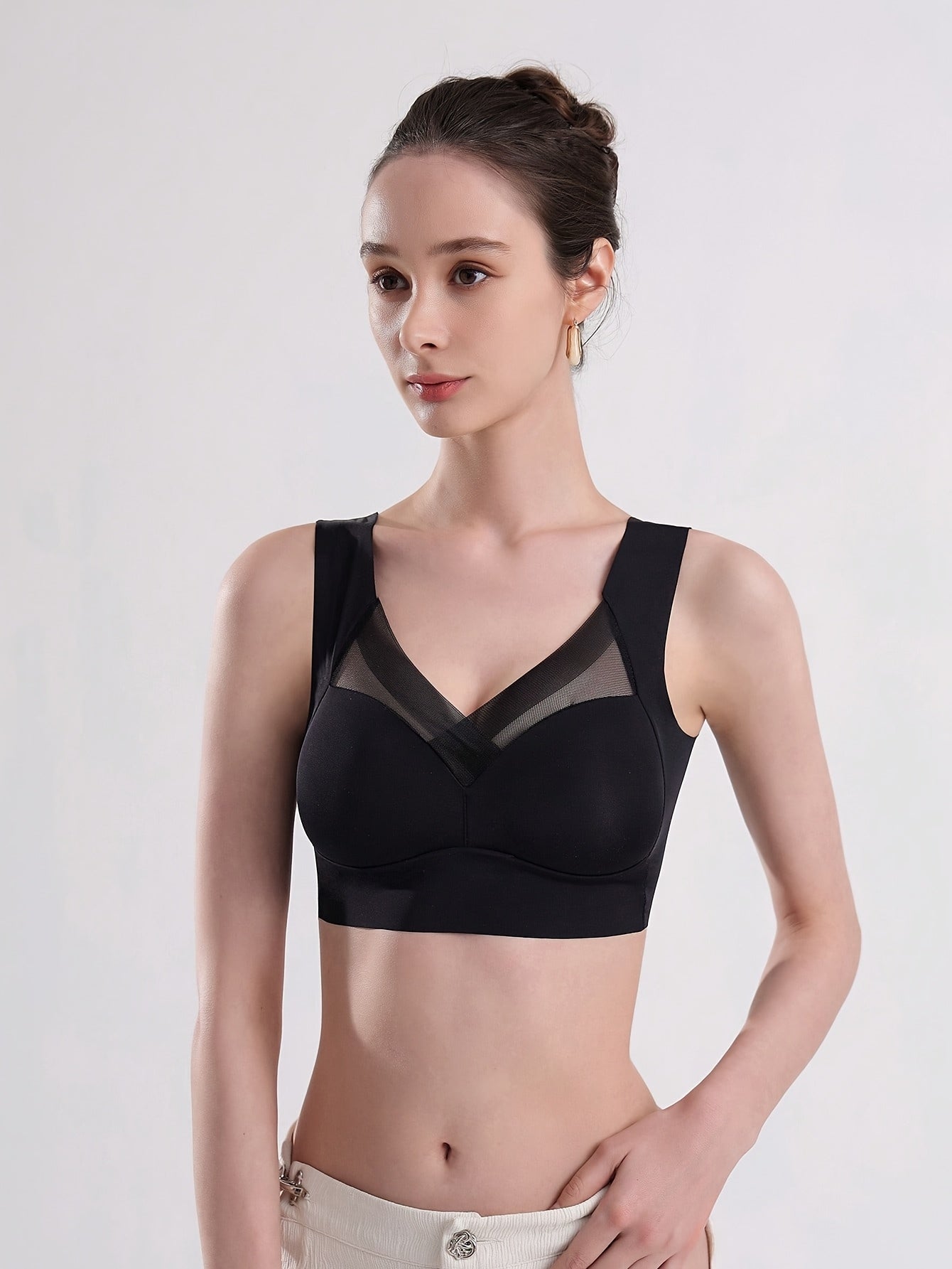 Women’s Plus Size Seamless Sports Bras with Breathable Mesh for Yoga and Casual Wear