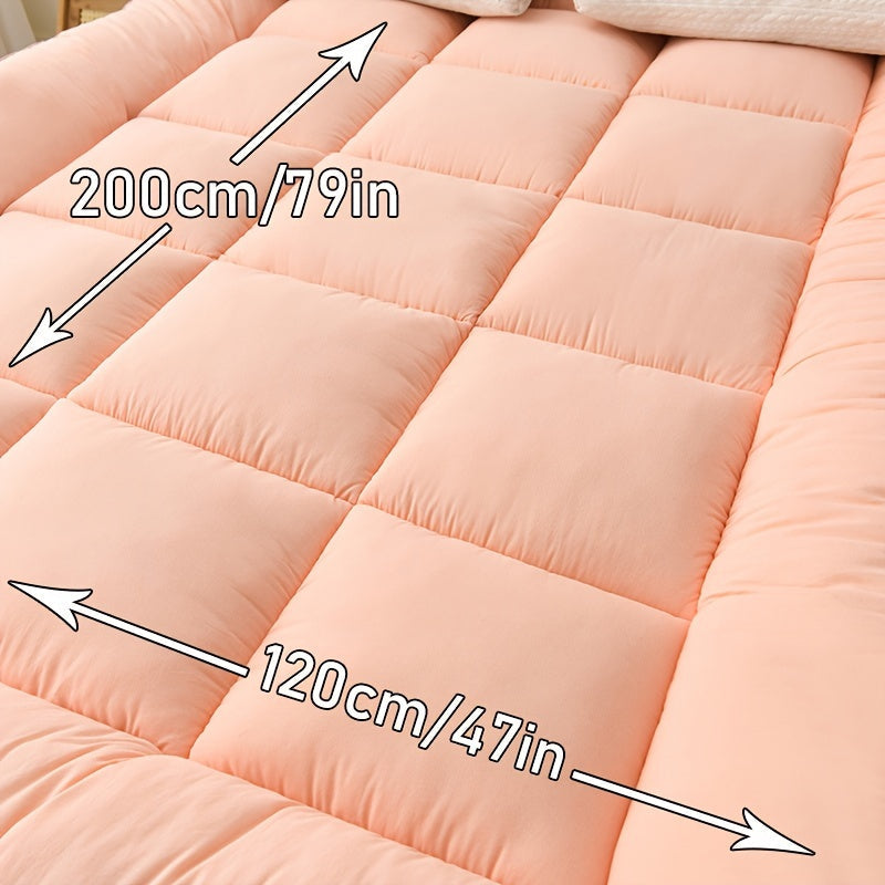 Роскошный стеганый матрасный топпер - мягкая и пушистая полиэфирная начинка и покрытие, дышащий, комфорт на все сезоны для спальни, гостевой комнаты или общежития - не водонепроницаемый, легко чистится, толщина 8-10 см.