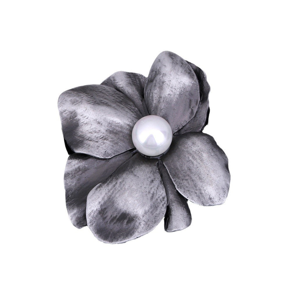 Vintage Alloy Flower Brooch with Faux Pearl Four-Leaf Clover Pin for Dresses and Coats
