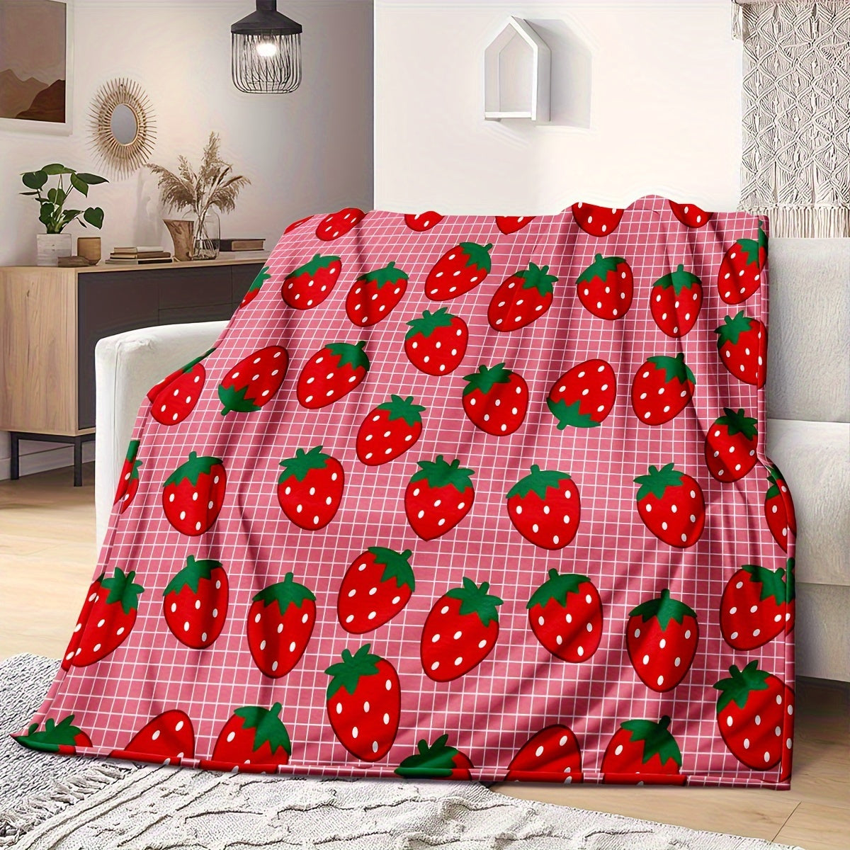 Strawberry Pattern Microfiber Flannel Throw Blanket All-Season Fruit Theme Woven Digital Print