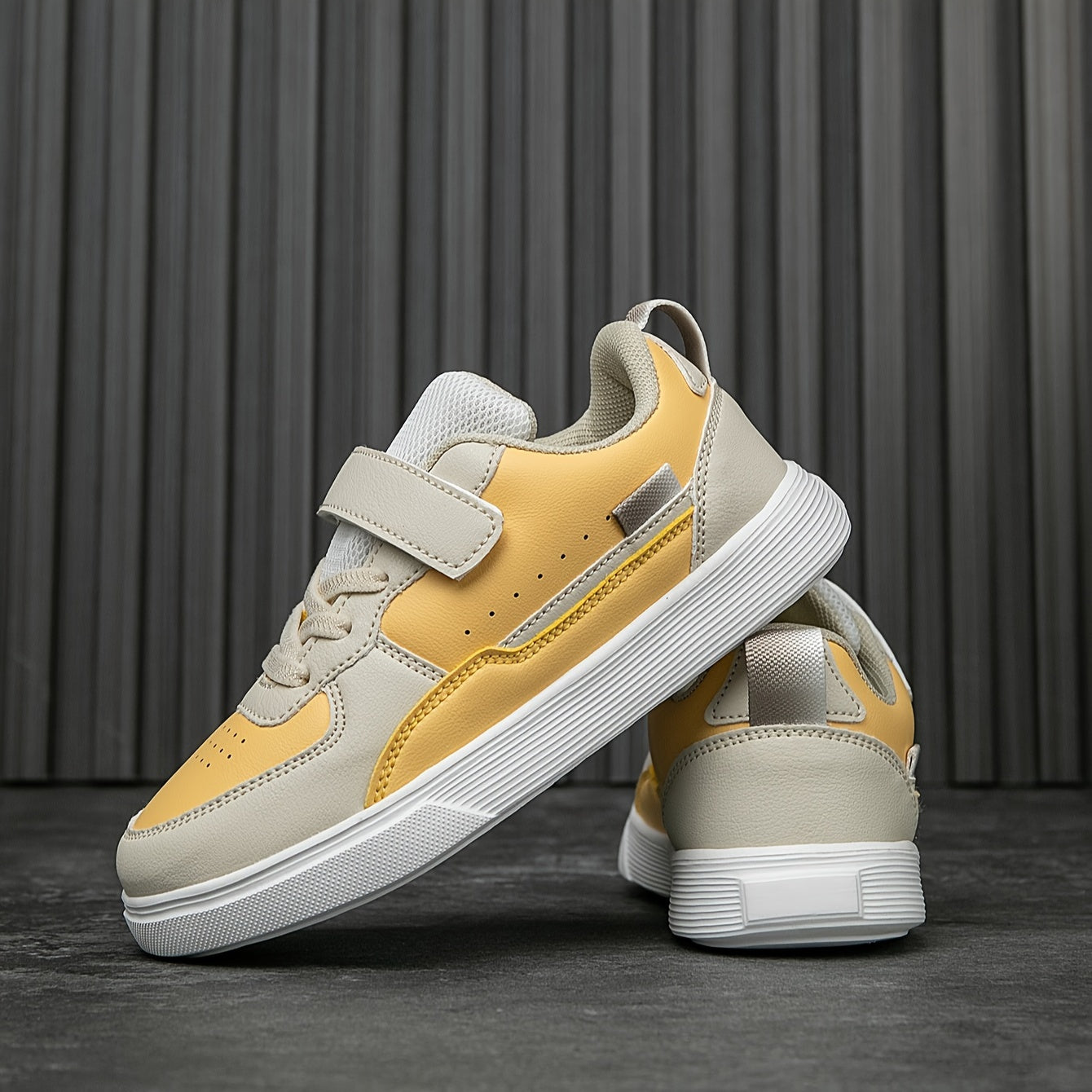 Ichki va tashqi foydalanish uchun ideal bo'lgan ko'p funksiyali krossovkalar, tasodifiy yugurish dizayni bilan. Bog'ichlar bilan kiyish oson, yengil, havo o'tkazuvchi va qulay. Zamonaviy yangi kelishlar.