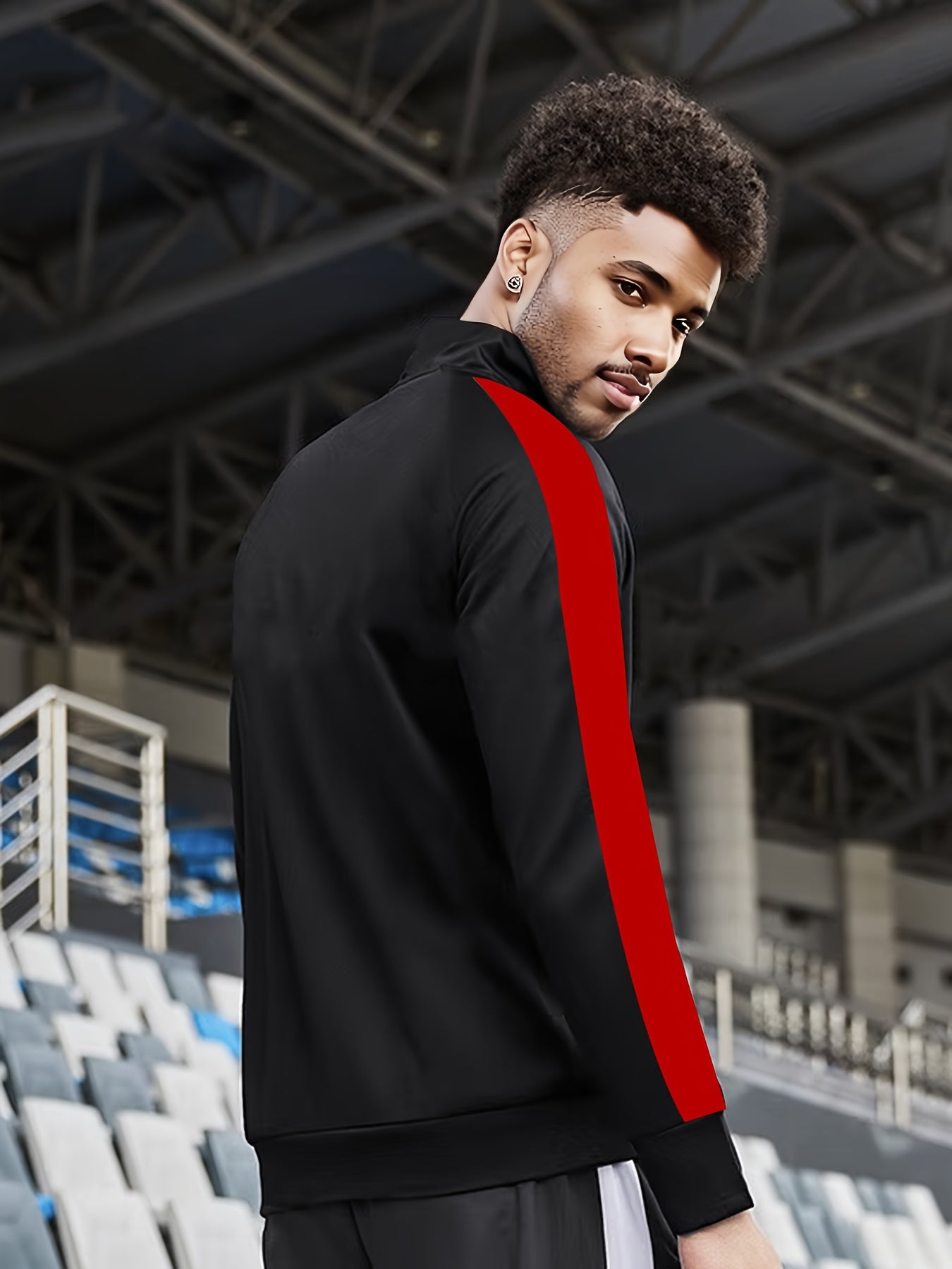 Erkaklar uchun tasodifiy polyester kapüşon, turli xil ko'ylak, uzun yenglar, to'liq fermuar, to'qilgan mato, issiqlik o'tkazish orqali bosilgan harf naqshi, oddiy moslik.