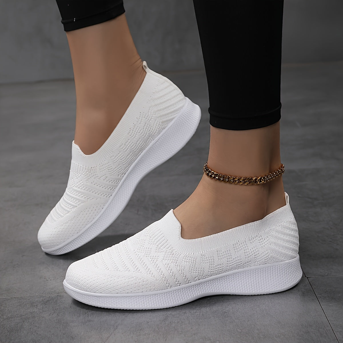 Ayollar uchun nafas oladigan slip-on krossovkalar, engil oq, kundalik yozgi yurish poyabzali