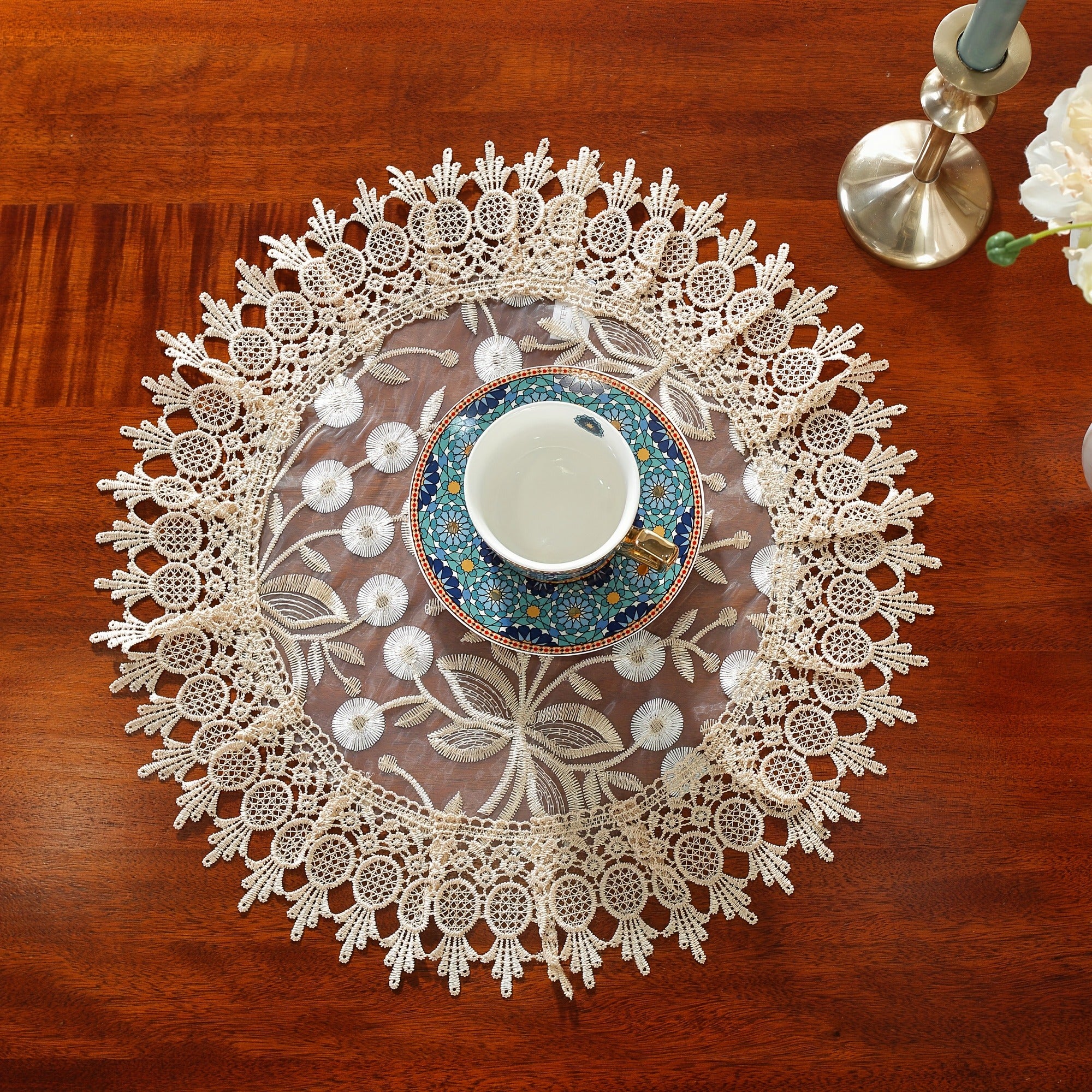 Individual de mesa de satén jacquard de poliéster grande y redondo con encaje bordado para mesa de comedor