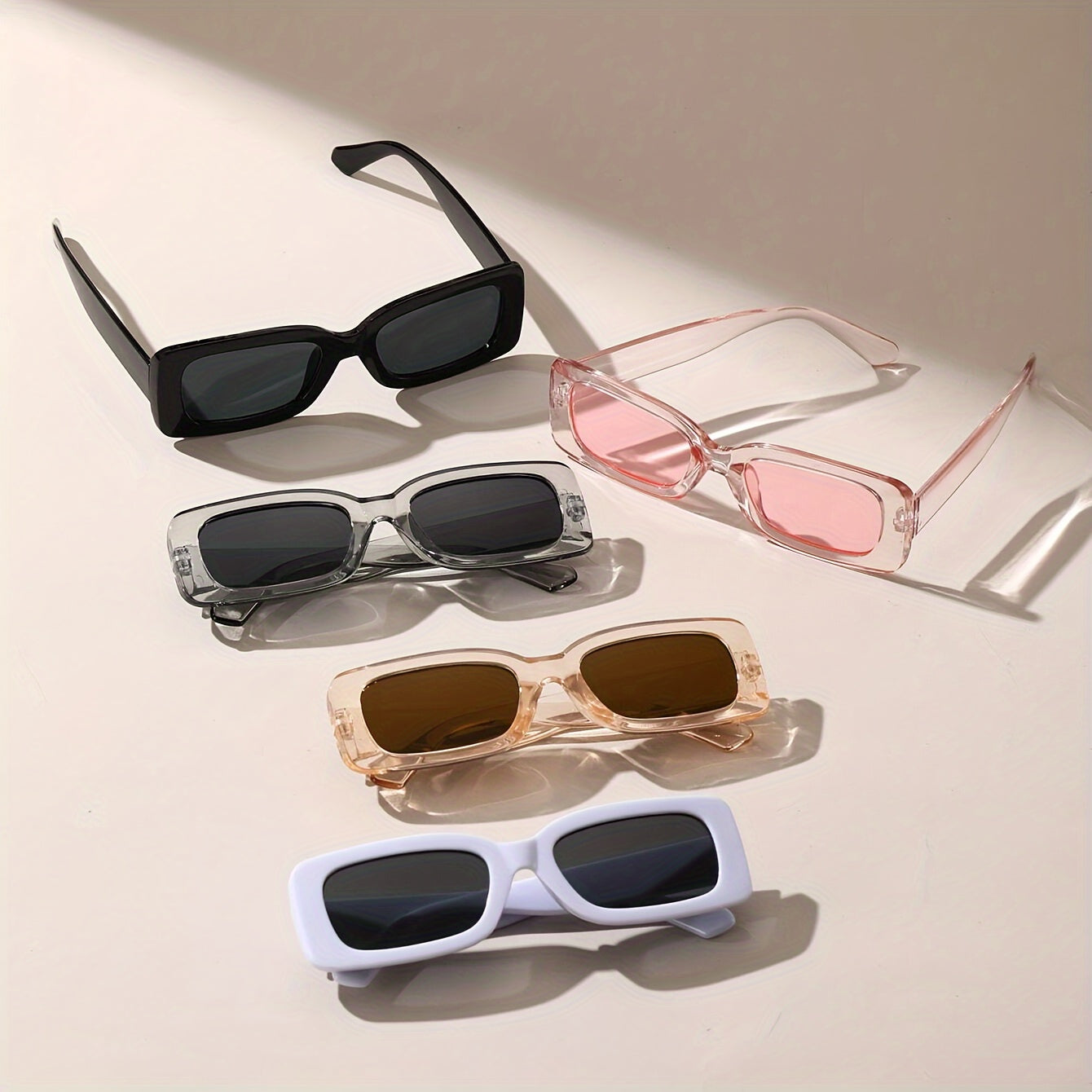 5 ta uniseks kvadrat moda ko‘zoynaklar to‘plami, to‘liq ranglar va Y2K uslubi bilan