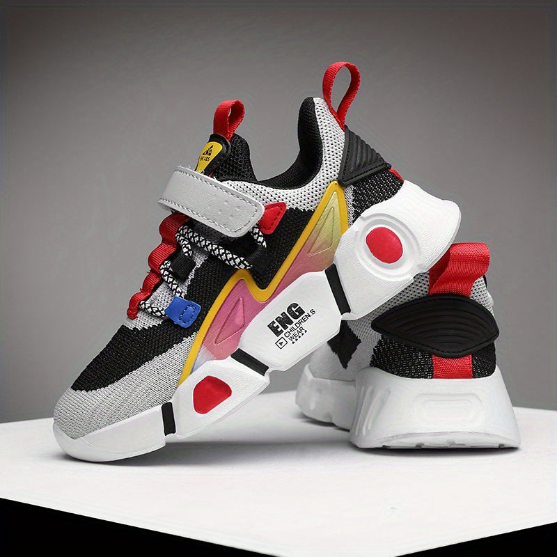 Zarif pushti va qora chiziqli to'qilgan krossovkalar - nafas oladigan, engil va qulay, yopishqoq yopish bilan. Har mavsum uchun mukammal. Yoshlar uchun tasodifiy poyabzal EVA yostiqli.