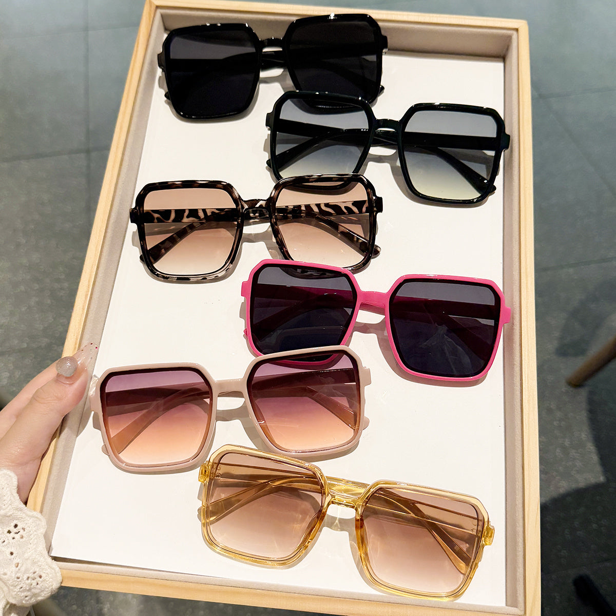 6-to'plam katta moda ko'zoynaklari, anti-refleksli PC linzalar va engil plastik ramkalar bilan