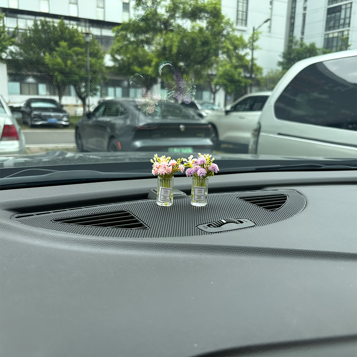 Mini White Flower Arrangement in Glass Vase Car Dashboard Decoration Plastic Ornament