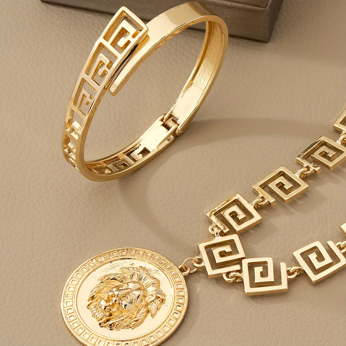 Seductive Jewelry Set with Zinc Alloy Bracelet and Necklace for Women