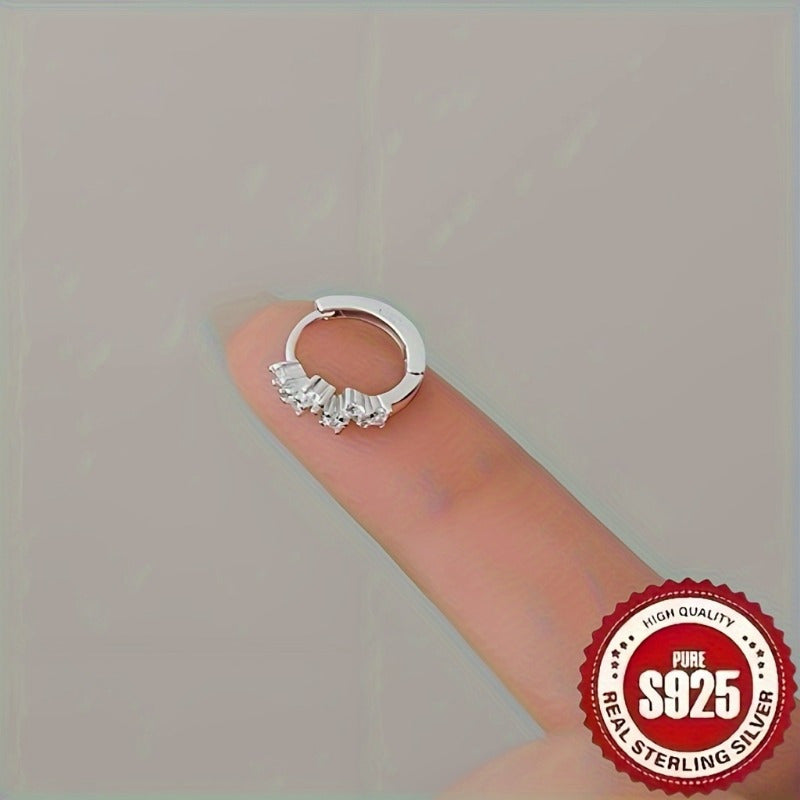 1 juft S925 sterling kumush bilakuzuk zamonaviy, retro va nozik dizaynga ega.