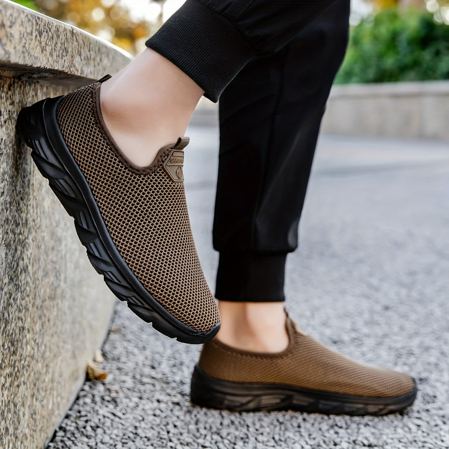 Plus-Size Casual Sports Shoes for Men and Women Mesh Slip-On Low Top All-Season