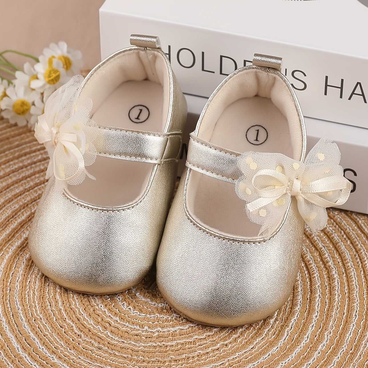 Bahor va kuzda yurishni o'rganishda yordam beradigan PU shabadasi bilan bog'langan Mary Jane chaqaloq qizlar uchun poyabzal va Sehrli lenta