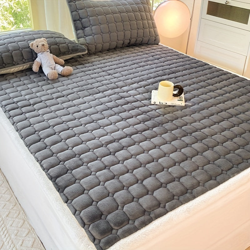 1 dona sutli velur matras, 4 burchakda elastik tasmalari bilan, yumshoq va mashinada yuvish mumkin. Yotoqxona, divan yoki mehmon xona uchun mos.