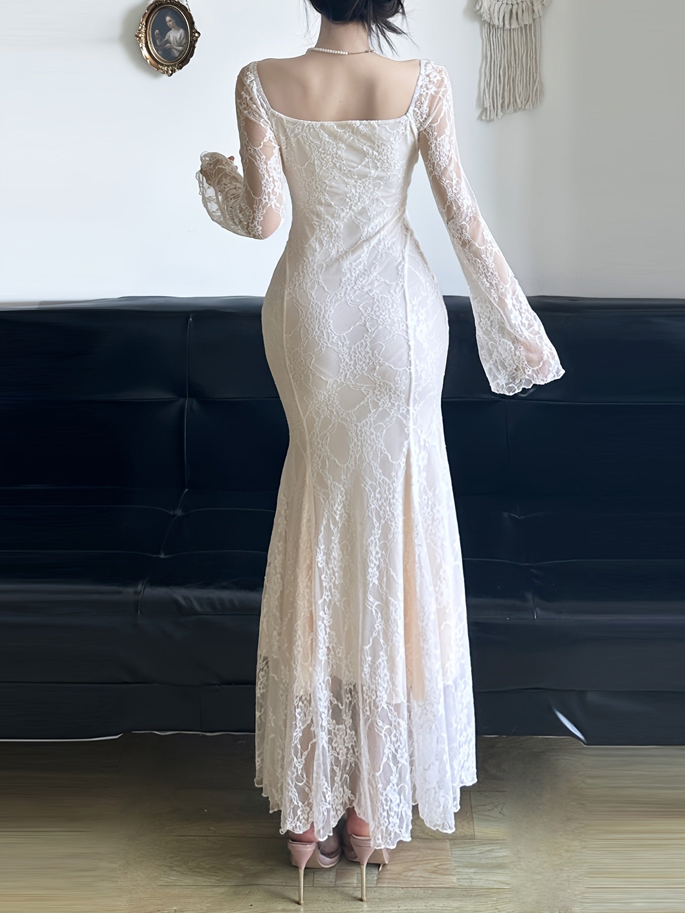 Kattalarlar uchun toʻliq rangli ruffle qip-qizil qoqilgan qattiq mato bilan qoplangan bodycon kiyiši, kvadrat bo‘yinning dizayni bilan