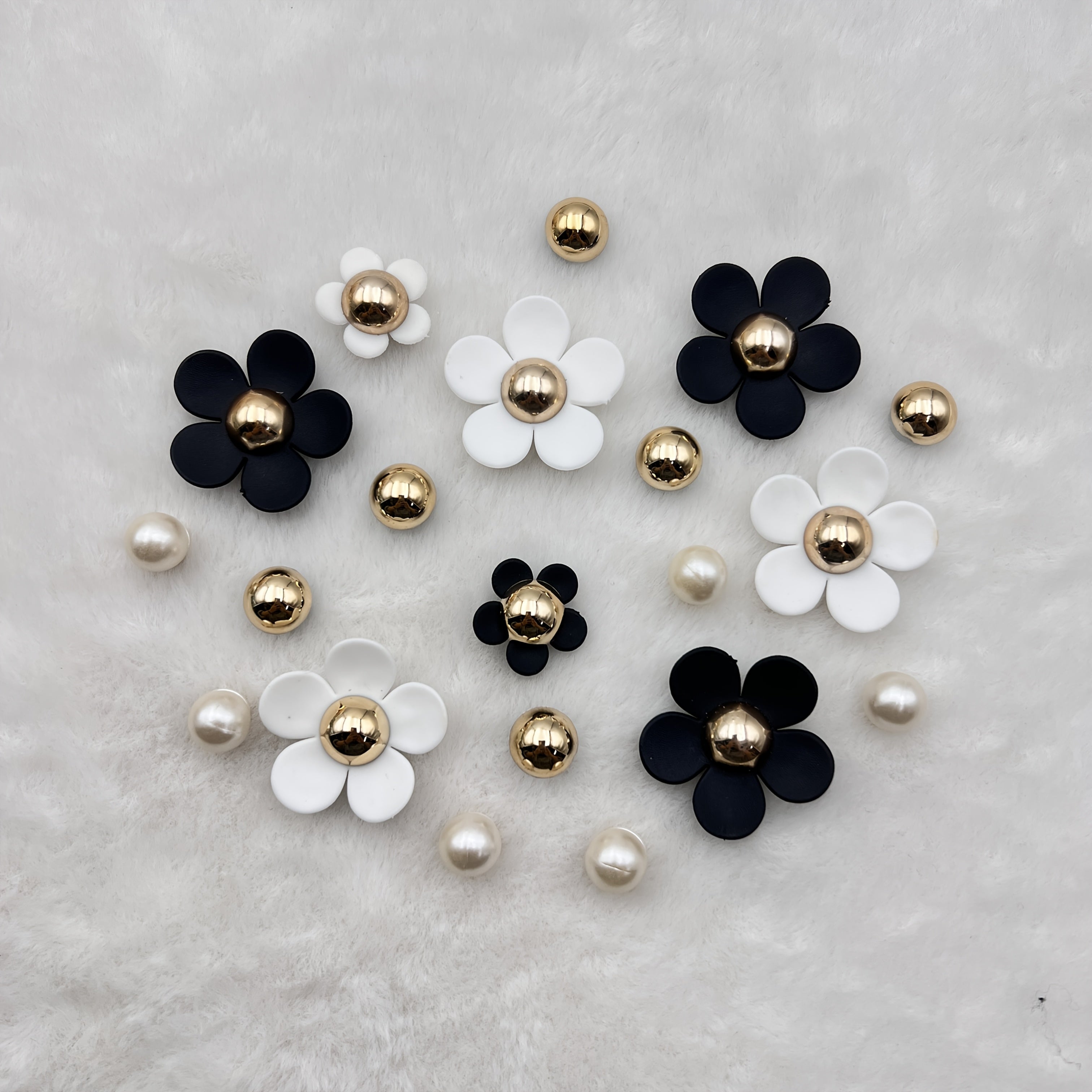 Women's PVC Shoe Charms Black and White Daisies Pair