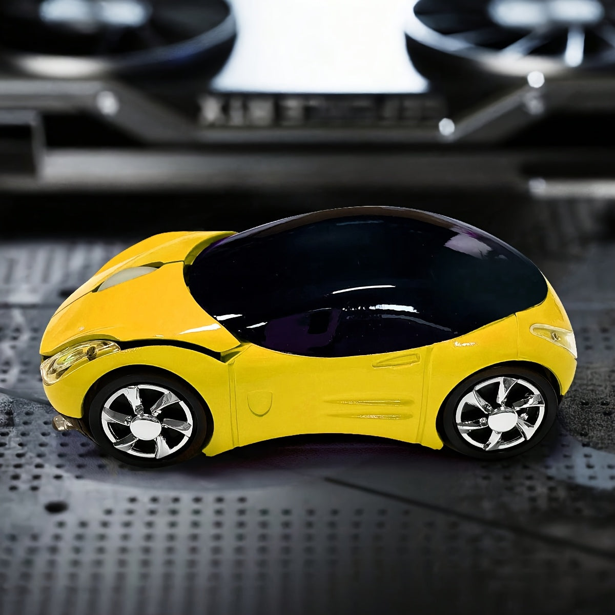 Беспроводная игровая мышь в форме автомобиля с USB 2.4G приемником, бесшумный эргономичный дизайн, регулируемая поддержка запястья, розовая с черными колесами, работающая от батареек, не перезаряжаемая.