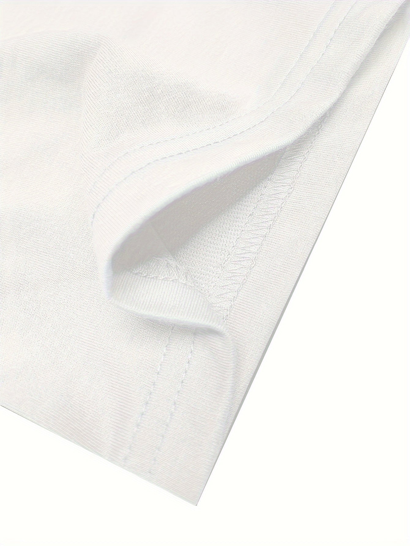 Yozgi tasodifiy kiyim uchun mukammal, atirgul bosma bilan polyester aralashmasidan tayyorlangan erkaklar uchun keng kesimli krujka yoqasi T-ko'ylagi.