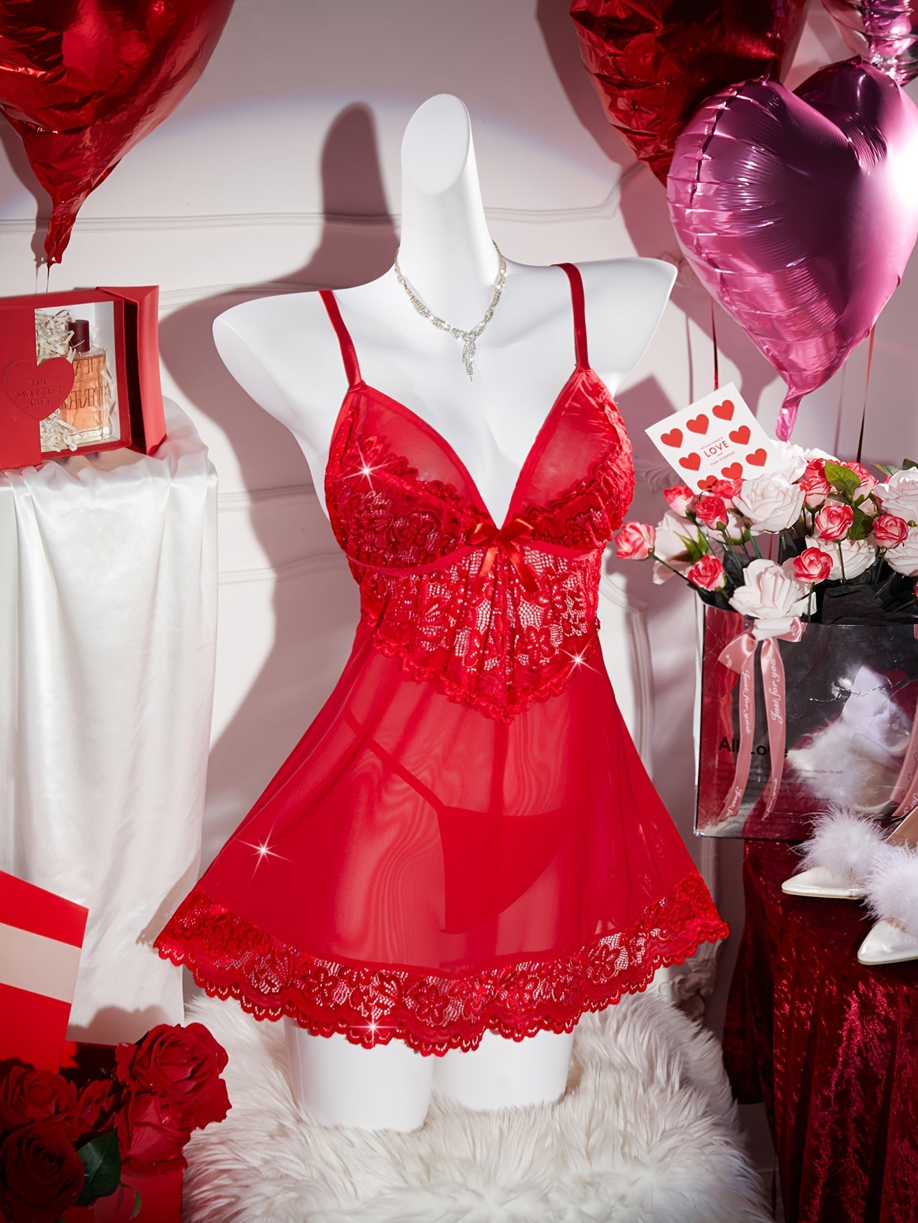 Ayollar uchun bir rangli qipiqli pijama to'plami, bog'ich va yarim shaffof kiyim