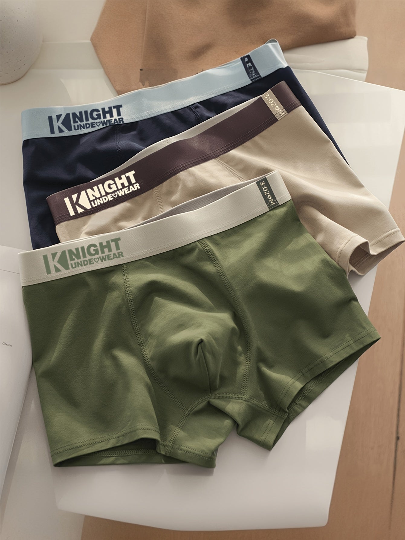 3 ta paxta qizil shortiklar erkaklar uchun - nafas oladigan, teri so'radigan, antiseptik, o'rtacha balandlikdagi ichki kiyim