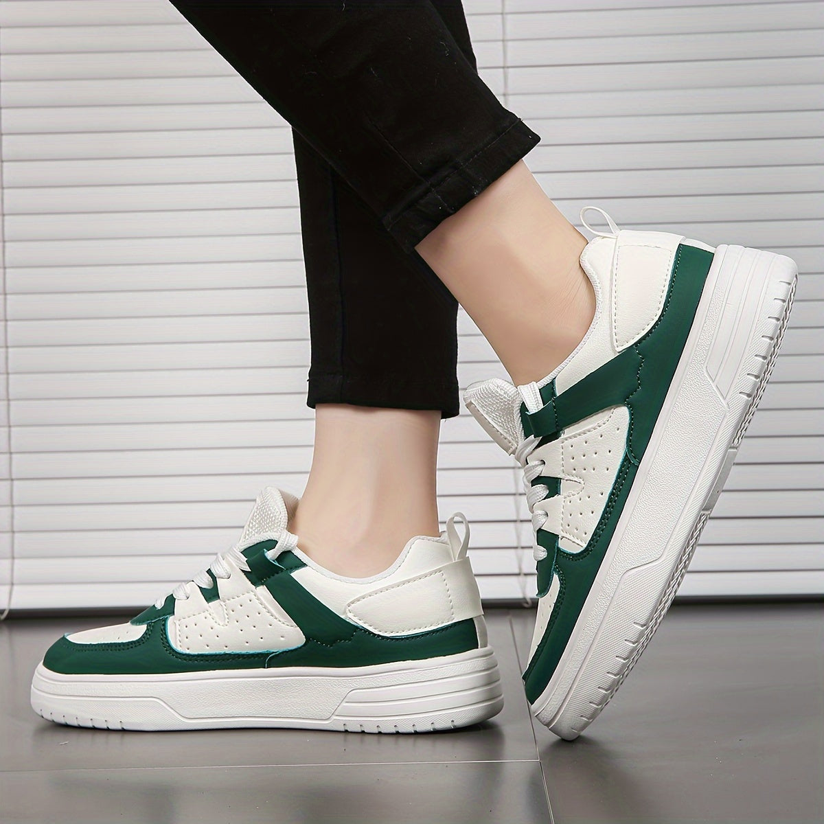 Women's Two-Tone Low-Top Sneakers Soft Breathable Lightweight Casual